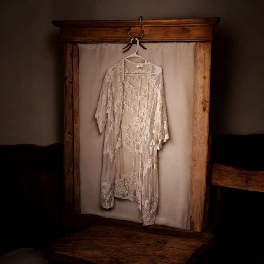 Dizzy Lizzy White Lace Romantic Sheer Embroidered Floral Duster Medium